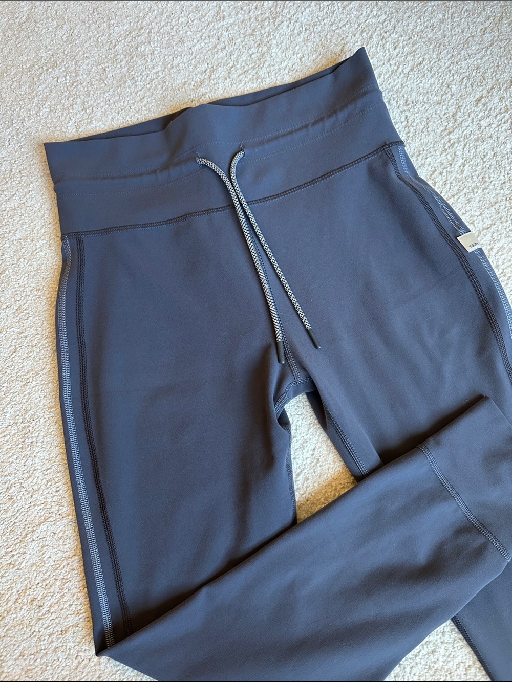 Vuori Women’s Daily Leggings - Picture 3 of 5
